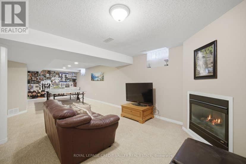 8 Livingston Drive — photo 34 of 38
