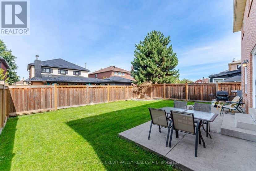 8 Livingston Drive — photo 37 of 38