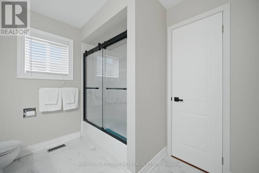 8 Livingston Drive — photo 29 of 38