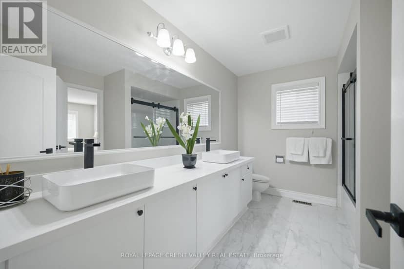 8 Livingston Drive — photo 27 of 38