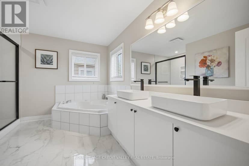 8 Livingston Drive — photo 21 of 38