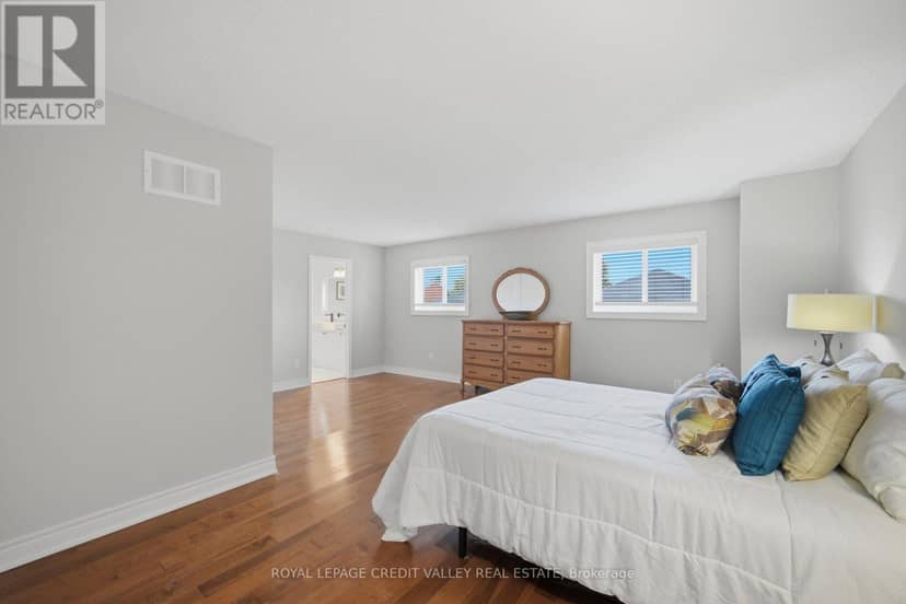 8 Livingston Drive — photo 20 of 38