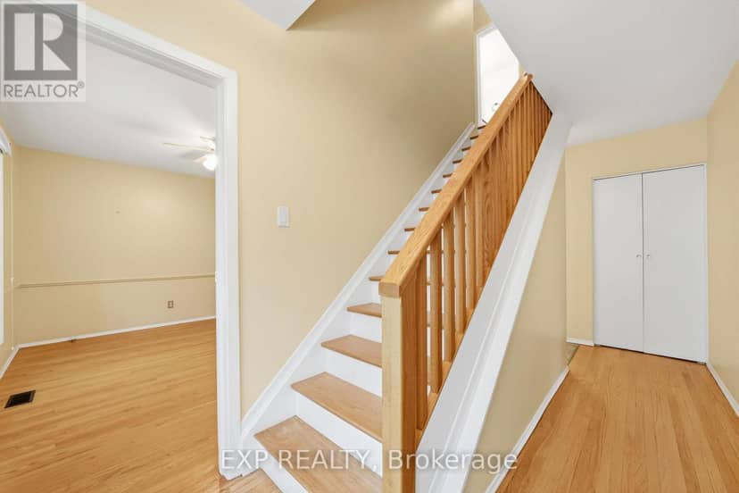 42 Queen Mary Crescent — photo 13 of 33