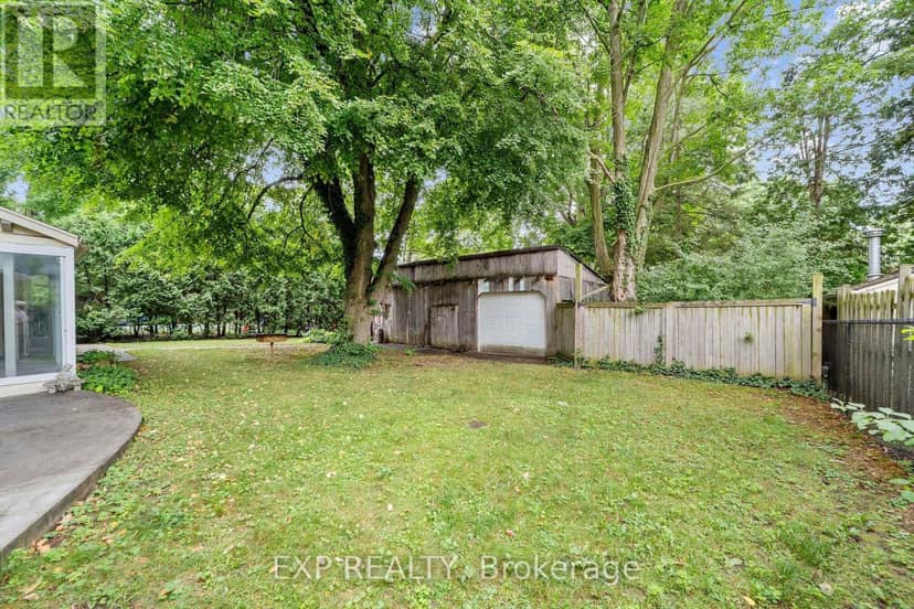 42 Queen Mary Crescent — photo 26 of 33