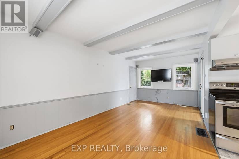 42 Queen Mary Crescent, London North, photo 7