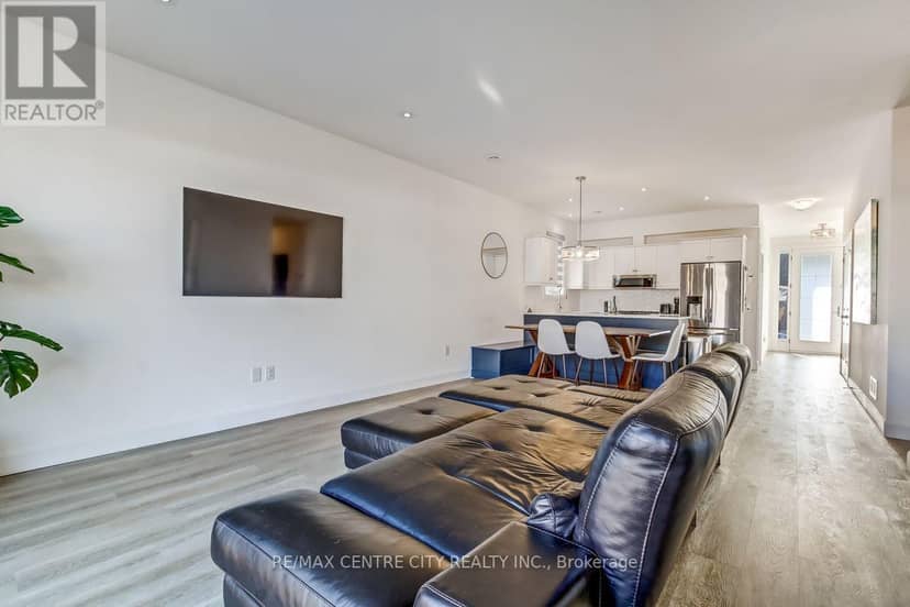 423 George Street — photo 15 of 29