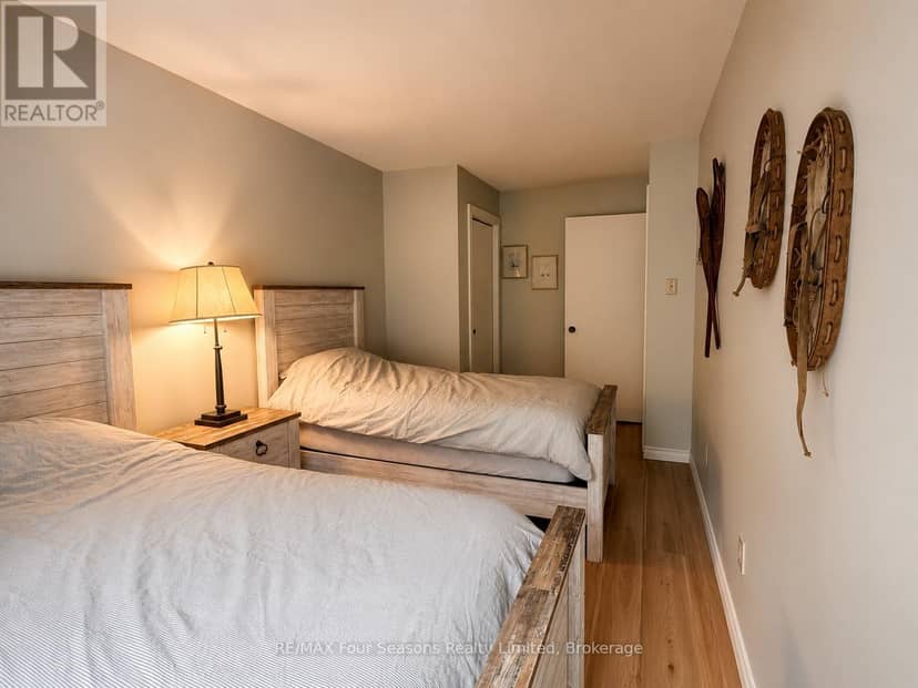 158 Escarpment Crescent — photo 15 of 27