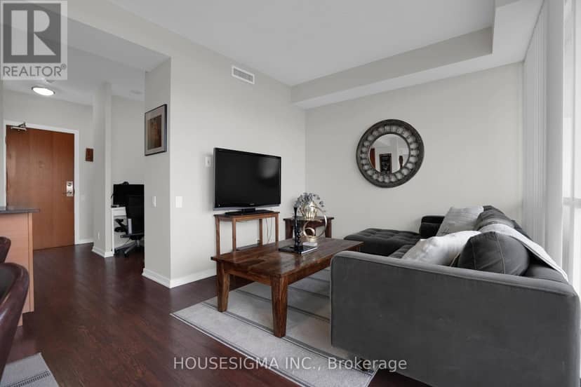 515 - 30 Canterbury Place — photo 13 of 37