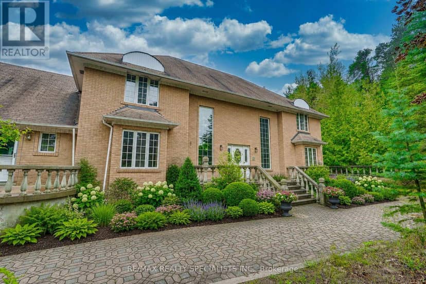 11 Prince Andrew Drive — photo 1 of 40