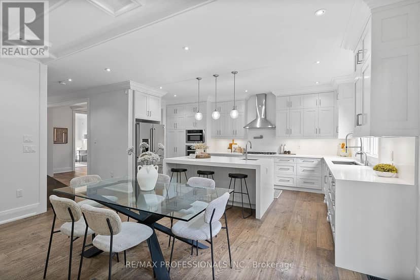 146 Thompson Avenue — photo 9 of 40