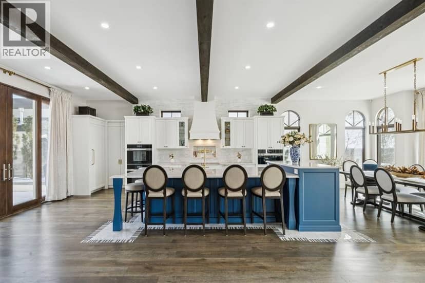 2908 Toronto Crescent NW — photo 9 of 39