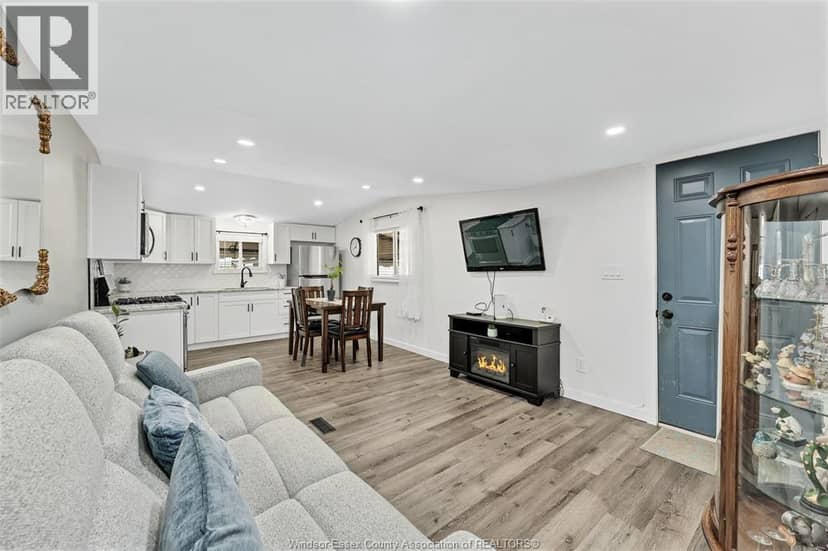 3 Robin Crescent — photo 6 of 31
