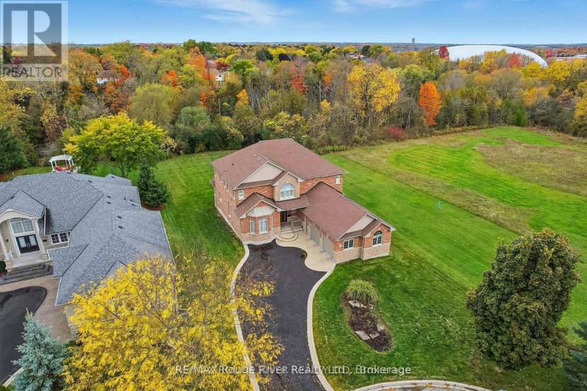 30 Hanover Court, Whitby, photo 2