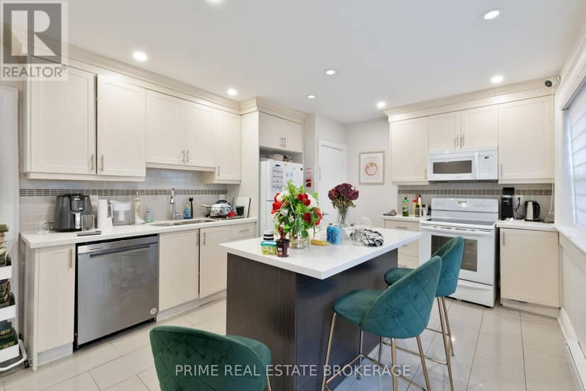 290 Huron Street — photo 11 of 34