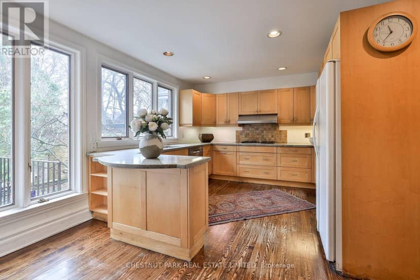 127 Roxborough Drive — photo 16 of 34