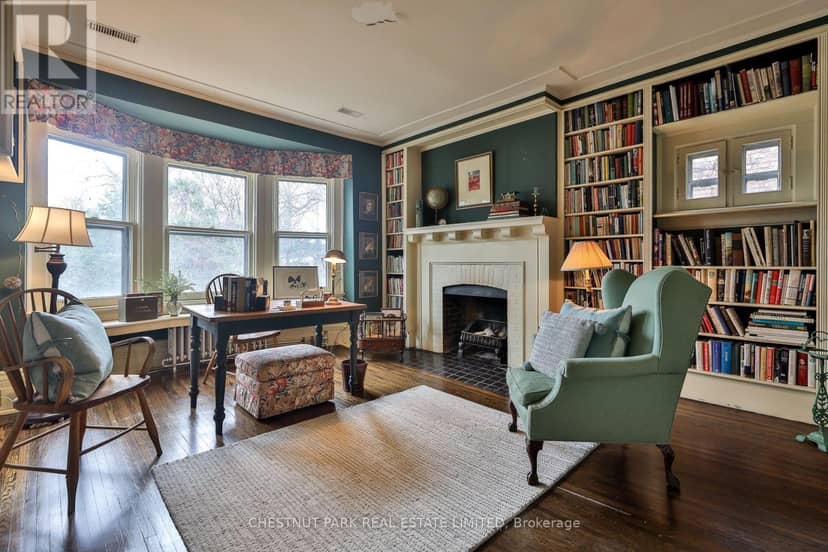 127 Roxborough Drive — photo 19 of 34