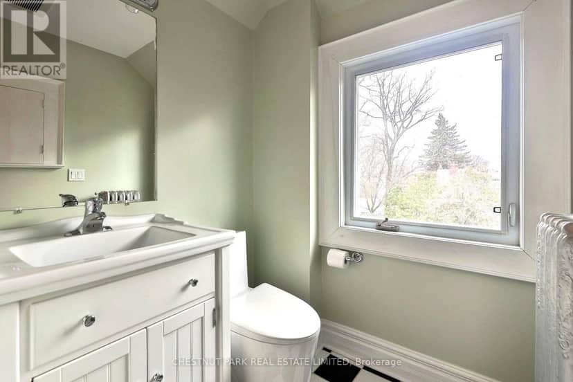 127 Roxborough Drive — photo 27 of 34