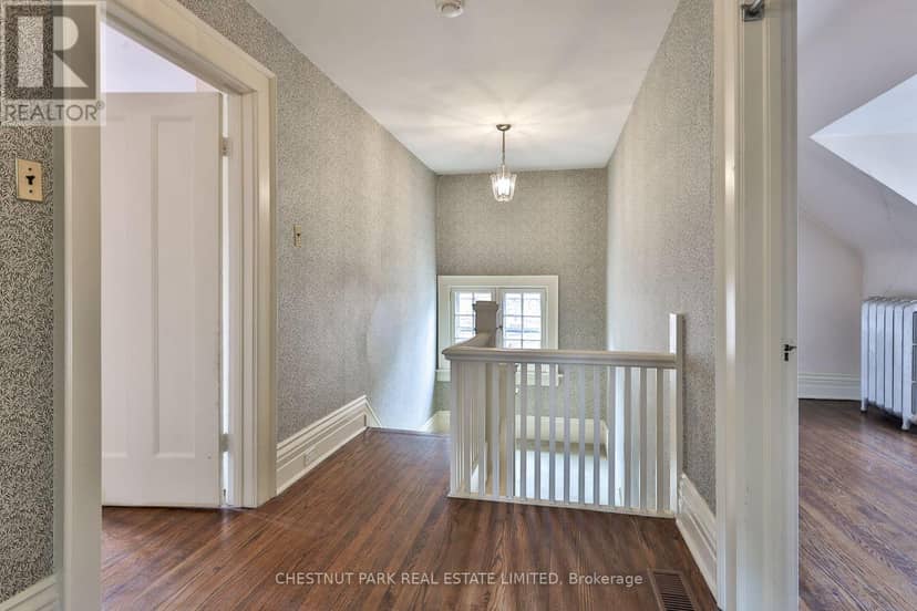 127 Roxborough Drive — photo 28 of 34