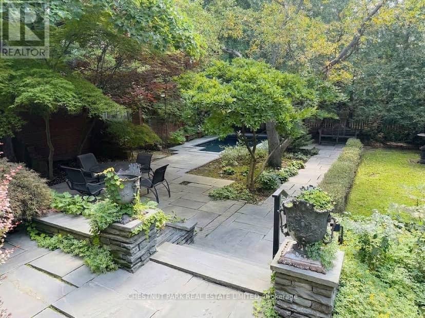 127 Roxborough Drive — photo 33 of 34