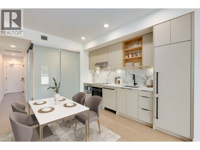 663 422 E 3RD STREET, North Vancouver
