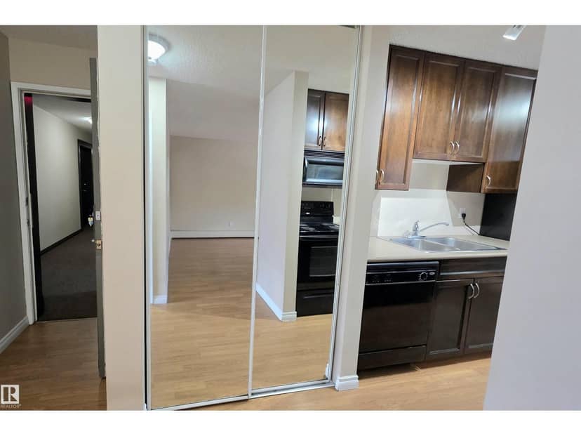 #207 10415 93 ST NW NW — photo 14 of 28