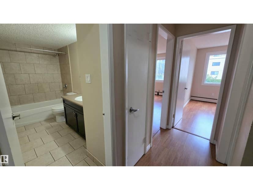 #207 10415 93 ST NW NW — photo 16 of 28