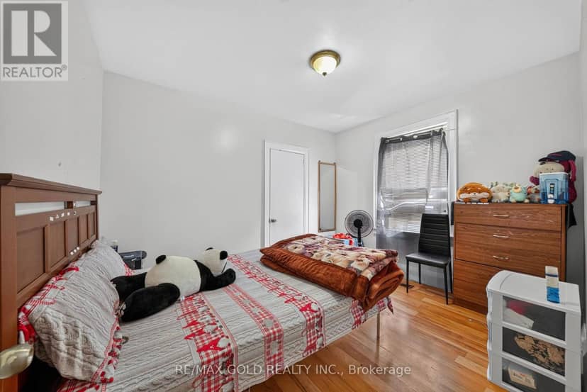 15 Beverley Street — photo 12 of 33