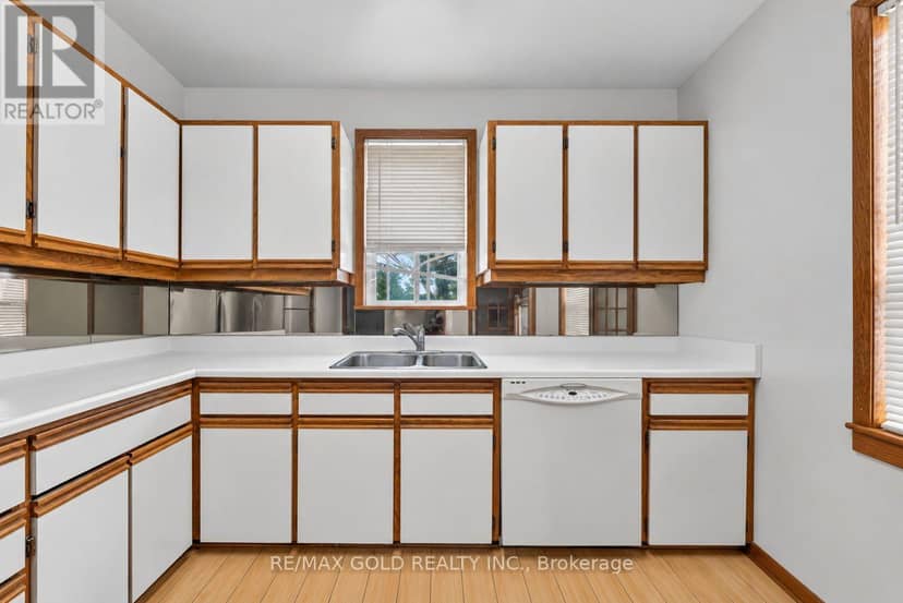 15 Beverley Street — photo 16 of 33