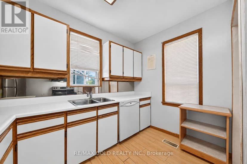 15 Beverley Street — photo 18 of 33