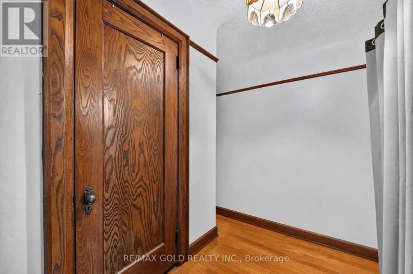 15 Beverley Street — photo 7 of 33