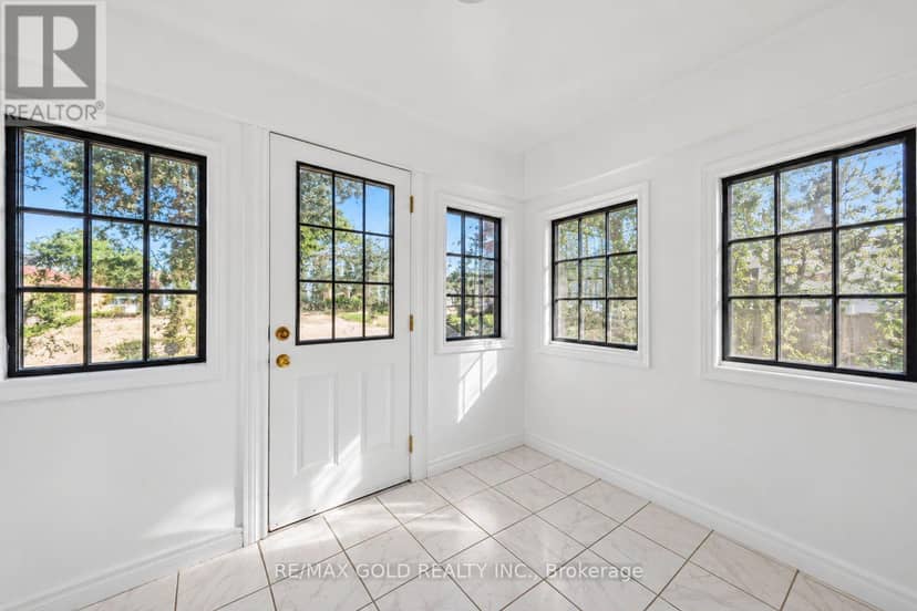 15 Beverley Street — photo 6 of 33