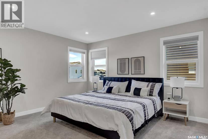 273 Lakeside BOULEVARD — photo 6 of 12