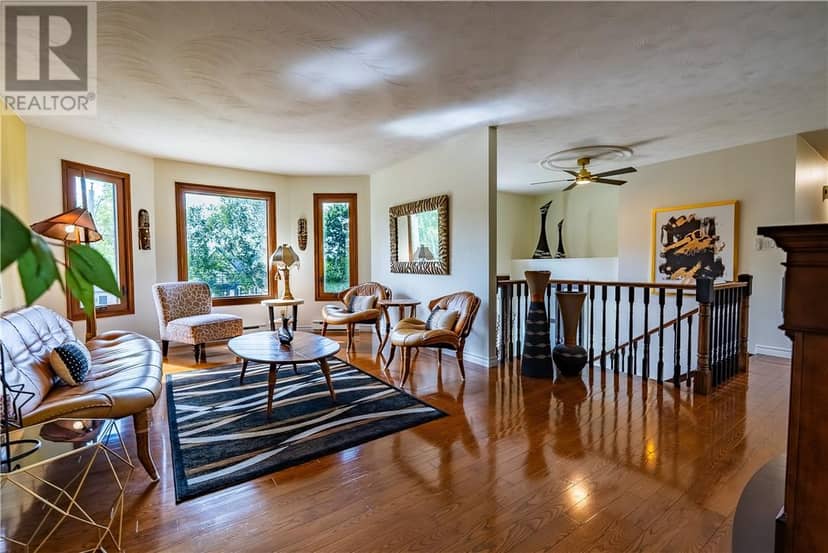 2376 Greenwood Drive — photo 10 of 40