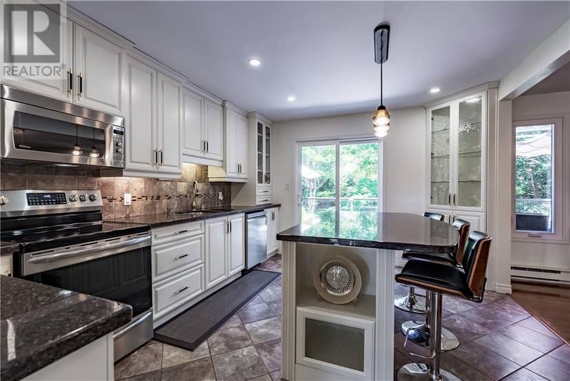 2376 Greenwood Drive — photo 15 of 40