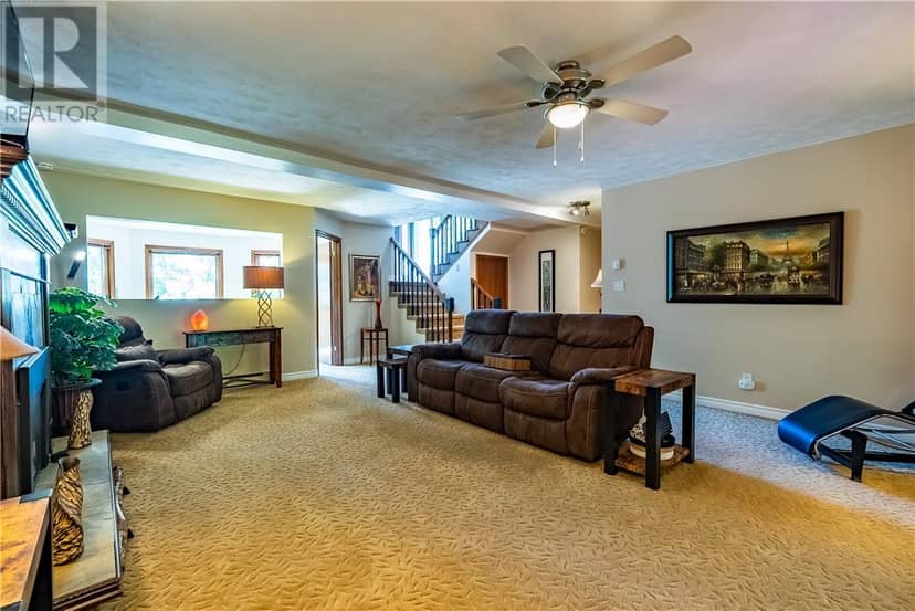 2376 Greenwood Drive — photo 33 of 40