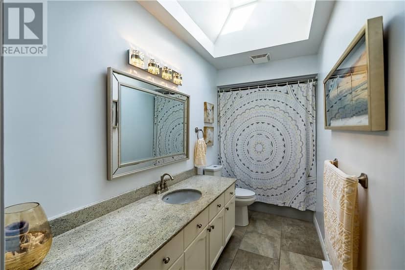2376 Greenwood Drive — photo 22 of 40