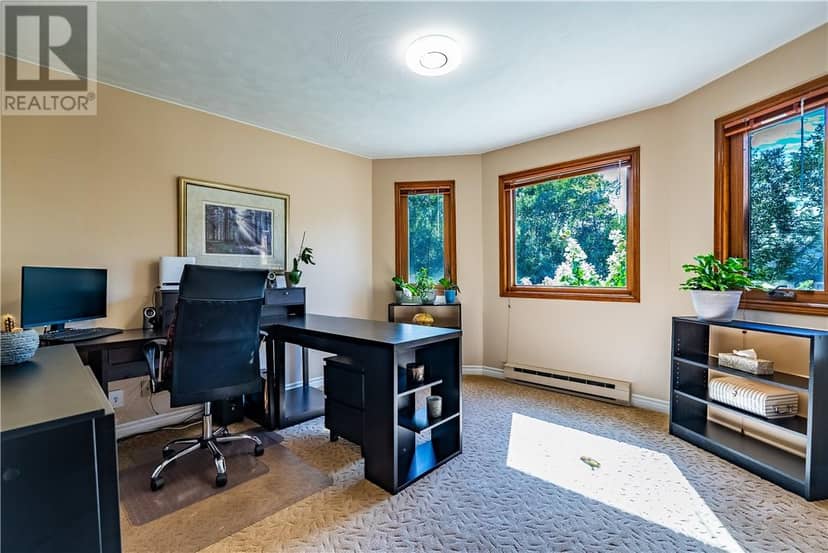 2376 Greenwood Drive — photo 34 of 40