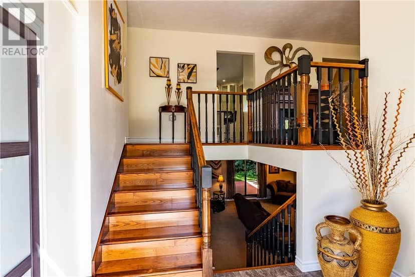 2376 Greenwood Drive — photo 9 of 40