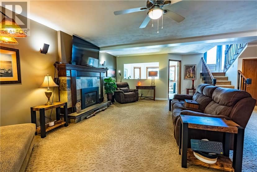 2376 Greenwood Drive — photo 32 of 40