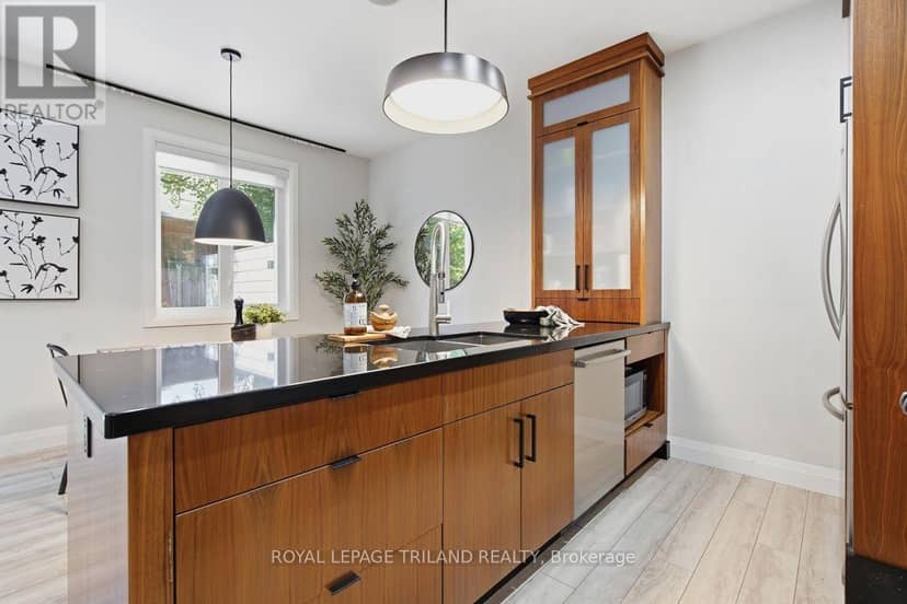 4 - 433 Hyde Park Road — photo 14 of 40