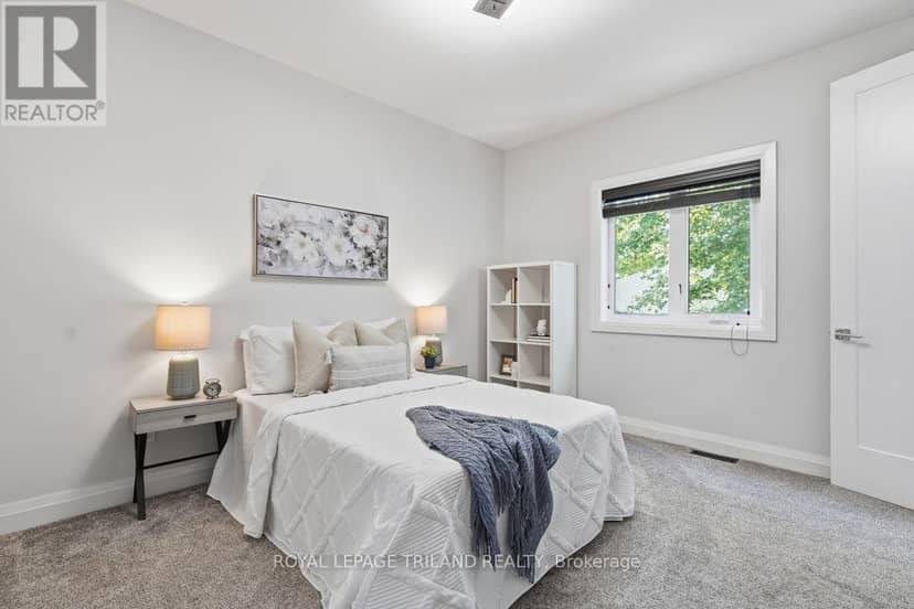 4 - 433 Hyde Park Road — photo 28 of 40