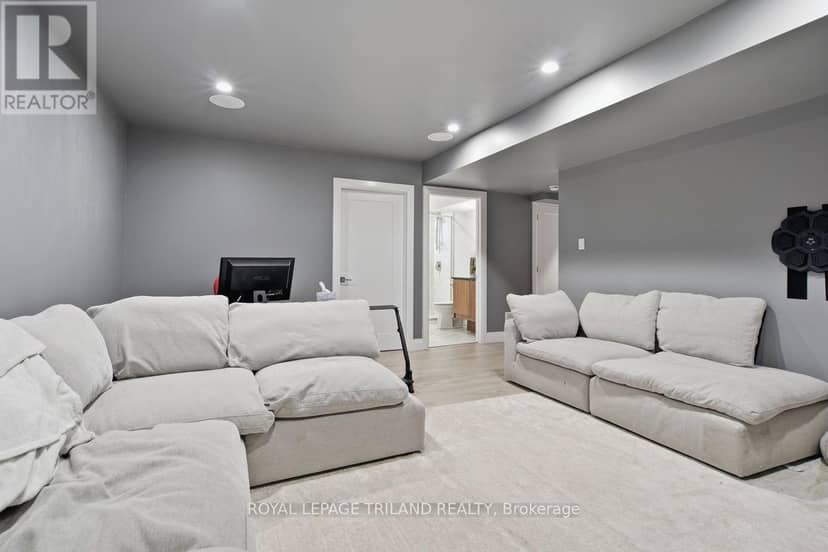 4 - 433 Hyde Park Road — photo 33 of 40