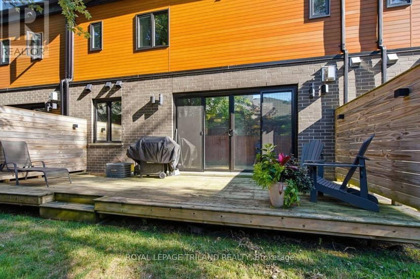 4 - 433 Hyde Park Road — photo 37 of 40
