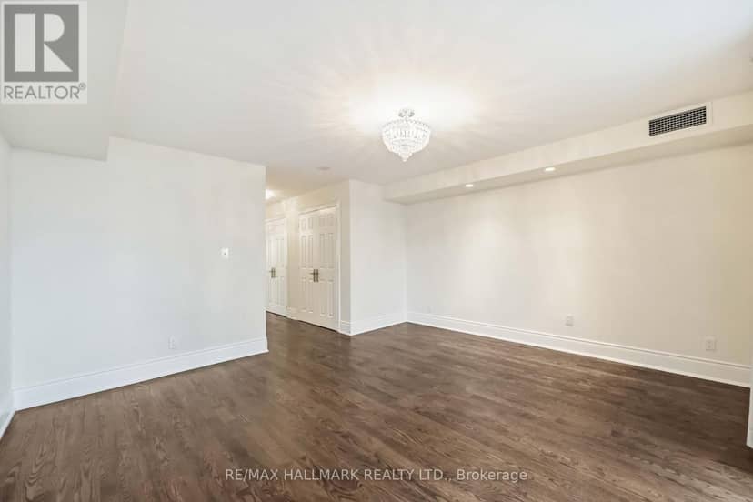 1821 - 80 Harrison Garden Boulevard — photo 27 of 39