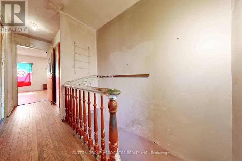 18 1/2 Bellevue Avenue — photo 13 of 28