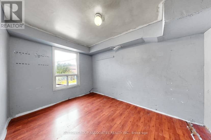 18 1/2 Bellevue Avenue — photo 16 of 28