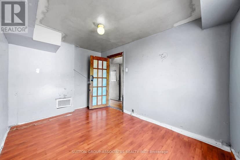 18 1/2 Bellevue Avenue — photo 17 of 28