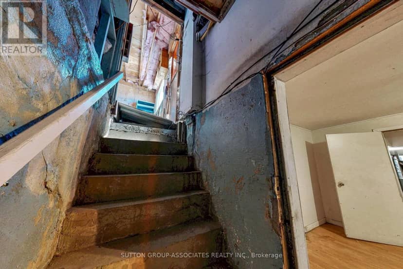 18 1/2 Bellevue Avenue — photo 25 of 28