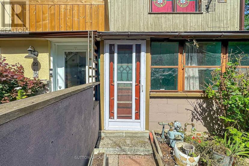 18 1/2 Bellevue Avenue — photo 4 of 28