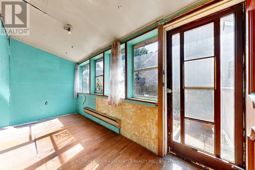 18 1/2 Bellevue Avenue — photo 5 of 28